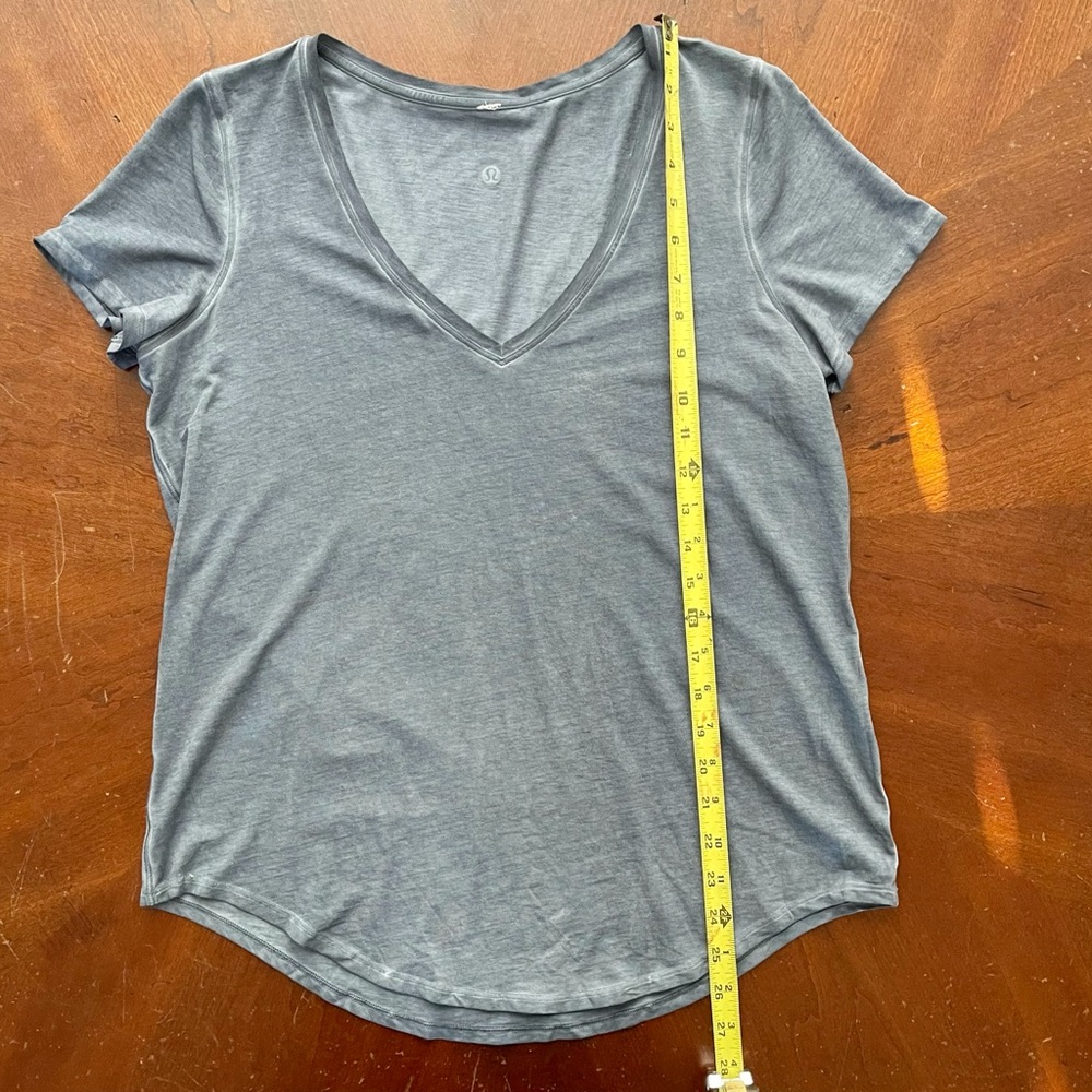Lululemon Tee - Picture 2 of 5